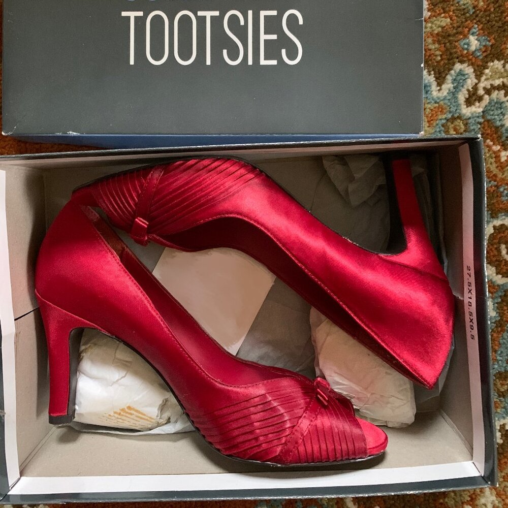 Mootsies Tootsies Party Girl Medium Red Satin Heels Women's Size 7.5